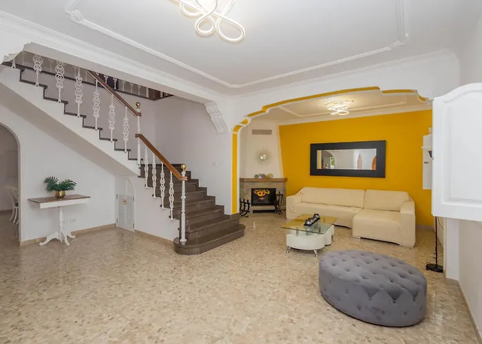 4br El Romero-private Pool, Barbecue & Chill